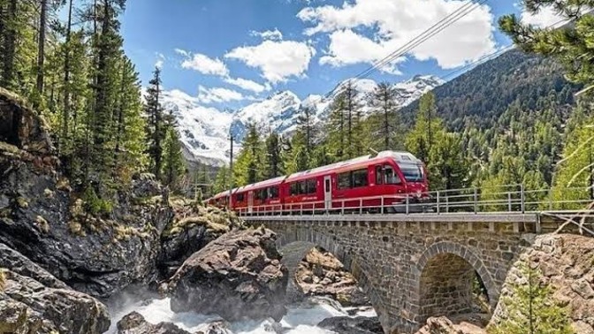 Alpler'in içinden İtalya'ya uzanan panaromik tren turu, Bernina express'te kiminle yolculuk yapmak isterdiniz?