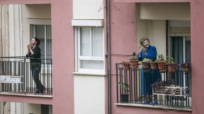 Her yer bina, komşular yabancı. 90'lardaki gibi balkon keyfi kaldı mı, sen balkonda oturmaktan keyif alıyor musunuz?