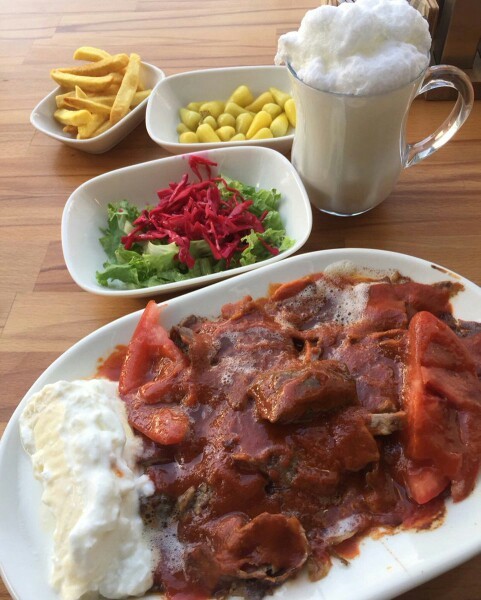 İskender kebabının yanında ayran içilir mi, içilmez mi?