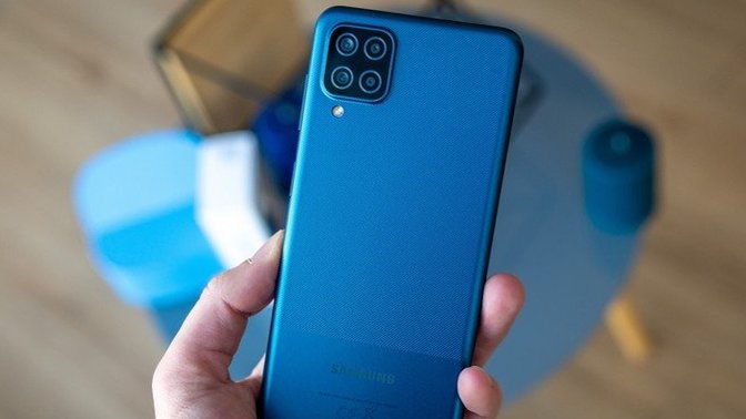 2021'de en çok satan telefon Samsung Galaxy A12 oldu! Senin telefonun ne marka?