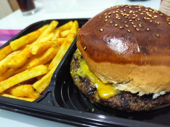 Hamburgerin et mi yoksa tavuk mu olmalı?