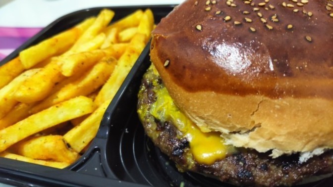 Hamburgerin et mi yoksa tavuk mu olmalı?