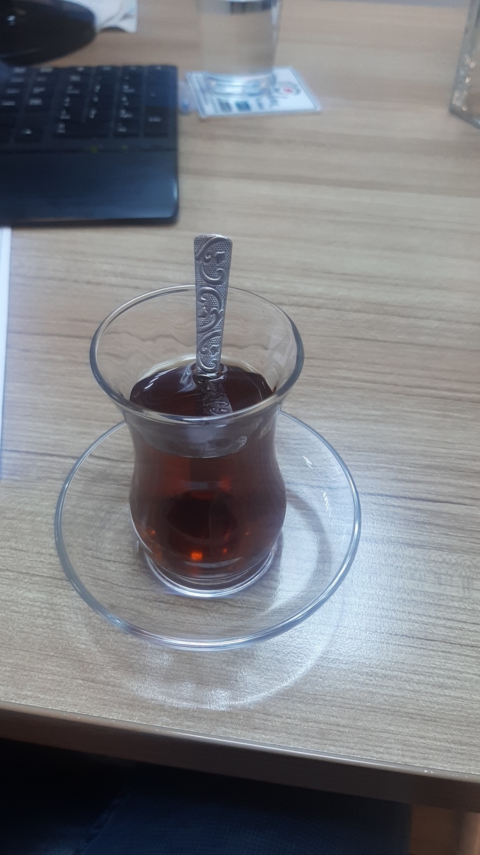 Sizinle çay mı içilir, kahve mi?