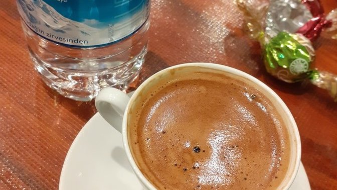 Kahve yanına lokum mu, çikolata mı tercih edersin?