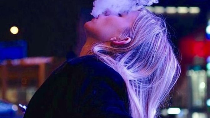 Geceleri Sarhoşken “seni seviyorum” diyen flörtüm, gündüzleri kayboluyor, nedir derdi?