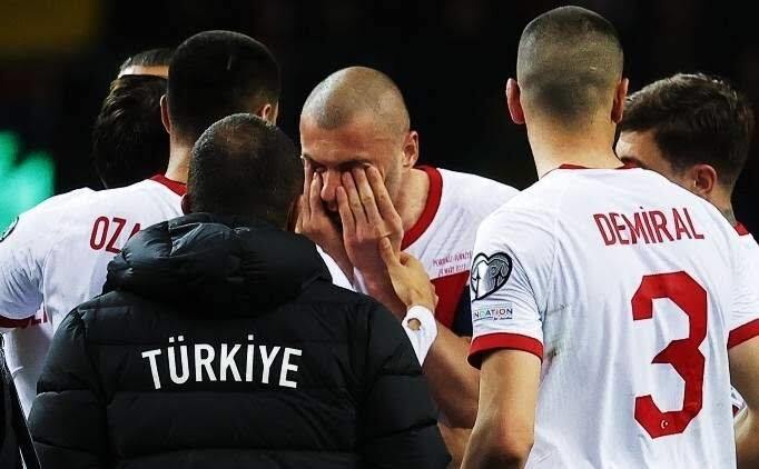 Burak Yılmaz, Milli Takımı bıraktığını açıkladı! Bu kararını doğru buluyor musunuz?
