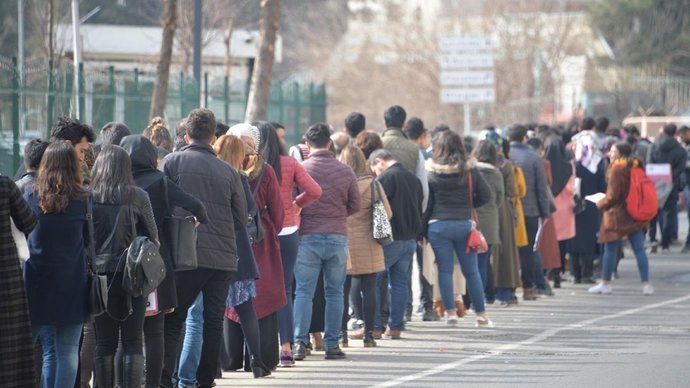 19 kişilik temizlik kadrosuna 2 bin 170 üniversite mezunu başvurmuş. Üniversite bitince bizi işsizlik mi bekliyor?