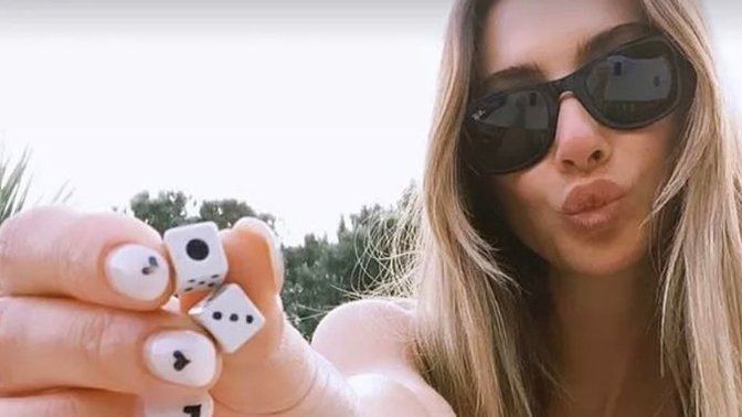Tavla oynarken fotoğraf paylaşan Şeyma Subaşı’nın kendi kendine oynadığı ortaya çıktı. Bu kaçıncı seviye yıkıklık?
