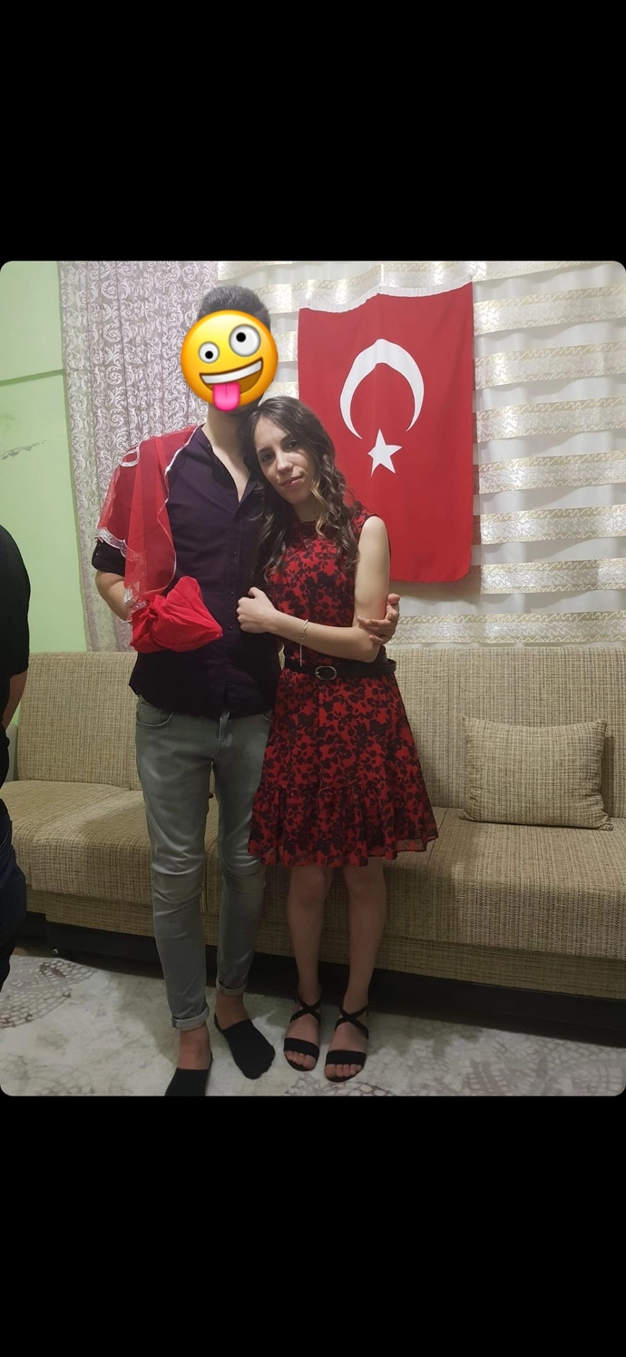 Arkadasimin nişanında  hangi elbiseyi giymeliyim?