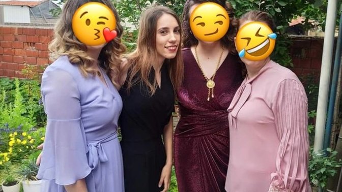 Arkadaşımın nişanında hangi elbiseyi giymeliyim?