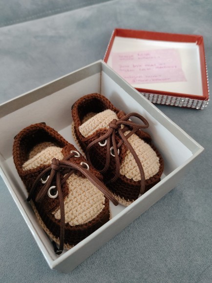 Bebeğimin yeni ayakkabıları güzel mi 🐣😍?
