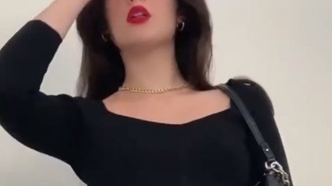 Full siyah kombinlerle aranız nasıl?