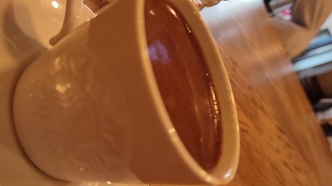 Starbucks gibi mekânlarda kahve içince havalı mı oluyoruz?
