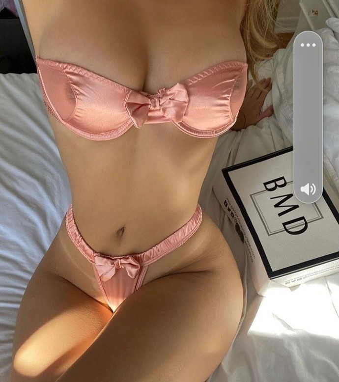 Sevgilime sürpriz yapmayı düşünüyorum sizce hangi giyim daha güzel?