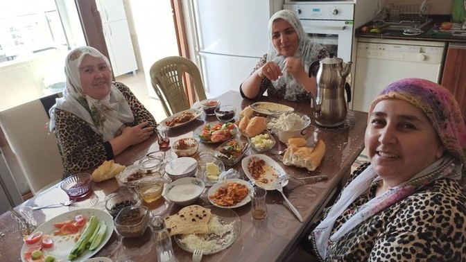 Güzellerimle pazar kahvaltısından günaydın, sizler için pazar gününün vazgeçilmezi nedir?