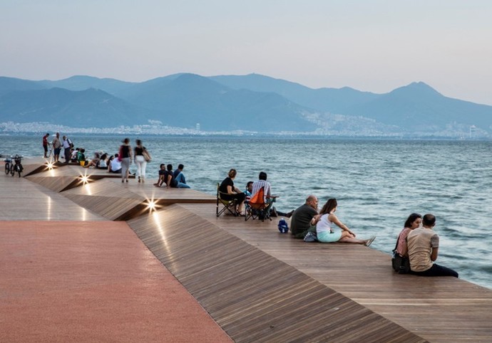 İzmir sahilinde kahve ile ruhunu dinlendirmek gibisi var mı?