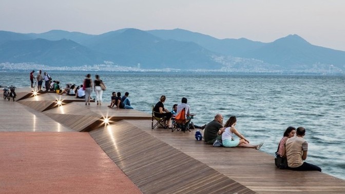 İzmir sahilinde kahve ile ruhunu dinlendirmek gibisi var mı?