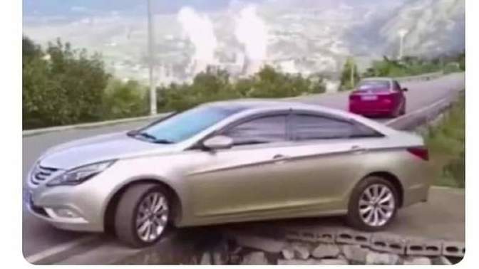 Bu araba yerinden nasıl kurtulur?