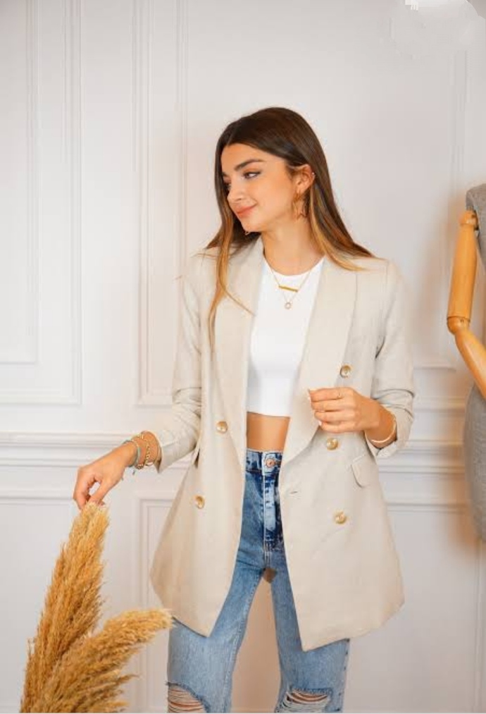 Blazer ceketlerden hangisi daha iyi görünüyor?