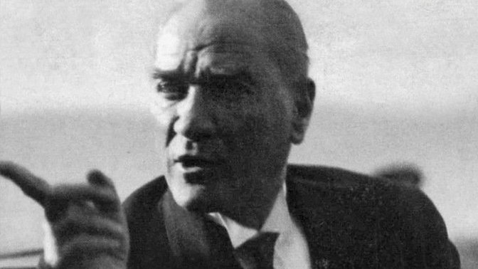 Özel günlerde hangisi daha şık? Papyon mu, kravat mı?