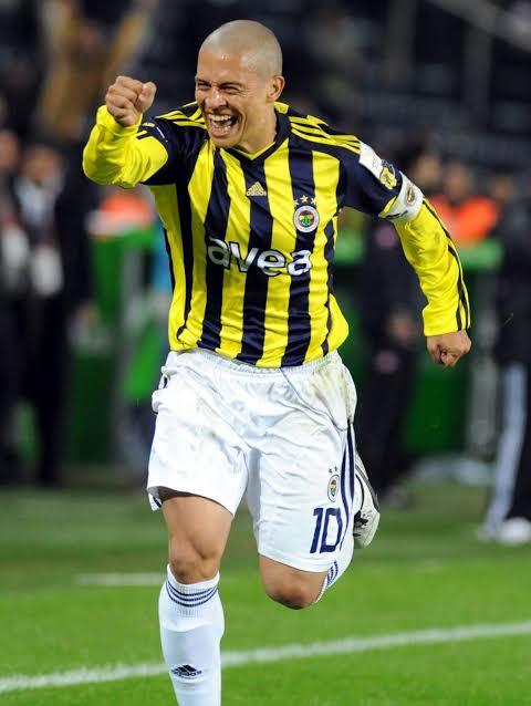 Fenerbahceli olan her erkegin istisnasiz yakisikli oldugunu biliyor muydunuz?