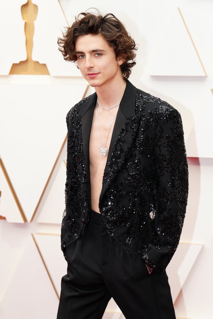 Timothée Chalamet Oscar Ödül Töreni’nde kombiniyle ateş etmiyor mu🔫?