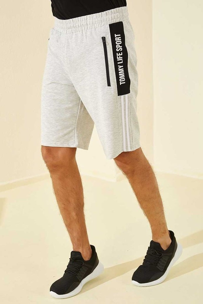 Sizce erkeklere oversize mı yoksa dar giyim mi daha çok yakışıyor?