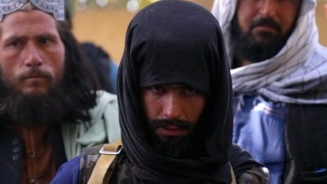 Taliban, kadınların yanında erkek olmadan uçağa binmelerini yasakladı. Haklarınızın farkında mısınız?