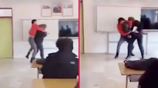 Öğrenci, sınıfa giren öğretmeninin başına poşet geçirdi! Günümüzde eğitime ve öğretmene yeterince değer veriliyor mu?