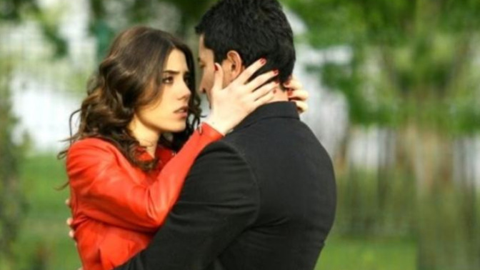 Sevdiğiniz birine dokunduğunuzda ellerin titremesi neden olur?
