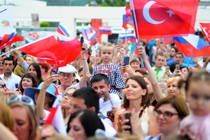 Rus ve Ukraynalılar akın ediyor! Antalya ve İstanbulda satılık, kiralık ev fiyatları nereye gidiyor?