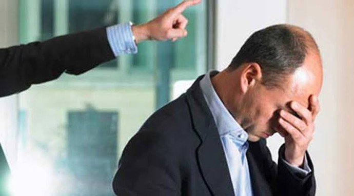 İnsanları kalabalıklar içinde azarlayarak aşağılayan insanlara karşı tavrınız ne olur?