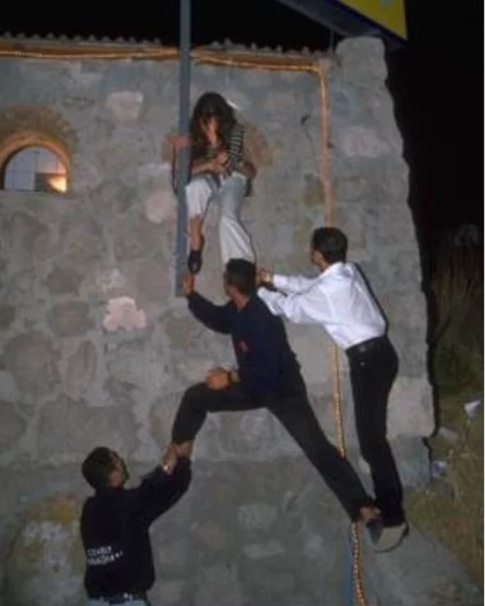 Ve yine Hande Ataizi. :P