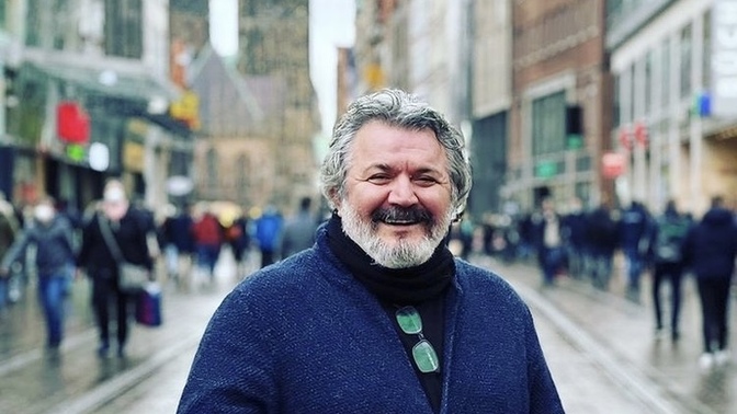Mandıra filozofu Müfit Can Saçıntı, “İş hayatında olduğu gibi bence evlilikte de emeklilik olması lazım.” dedi. Ne düşünüyorsunuz?