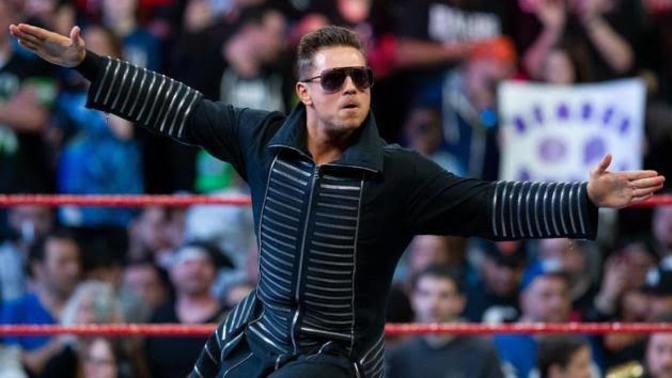 Wrestlemania maçını izleyecek var mı?