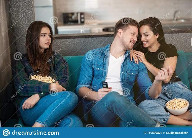 Flörtünüz sizi ekip karşı cinsten bir arkadaşı ile şehir dışına tatile gitse ne yaparsınız, ben sohbeti bitirmekte haksız mıyım?