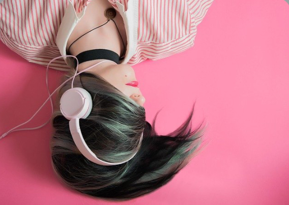 Hayatının arka planında hangi şarkı çalıyor 🎧 ?