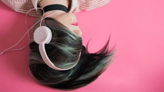 Hayatının arka planında hangi şarkı çalıyor 🎧 ?