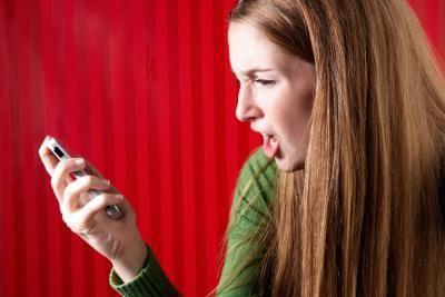 Telefon yüzünüze kapatılırsa tepkiniz ne olur?