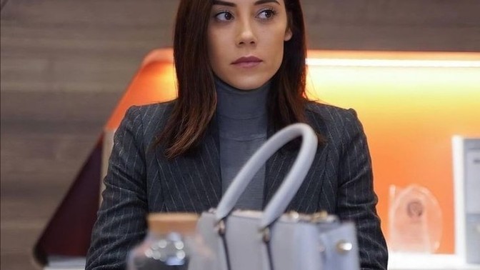 Aldatıldığının farkında olmayan kadının gözden kaçırdığı kelime/davranış nedir?