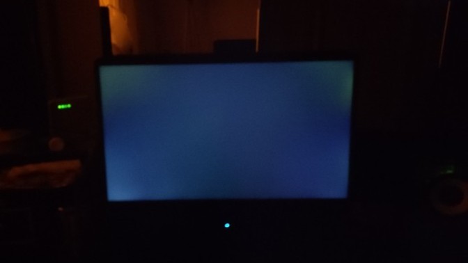 Ekranın böyle parlaması normal mi siyah ekrana alınca?