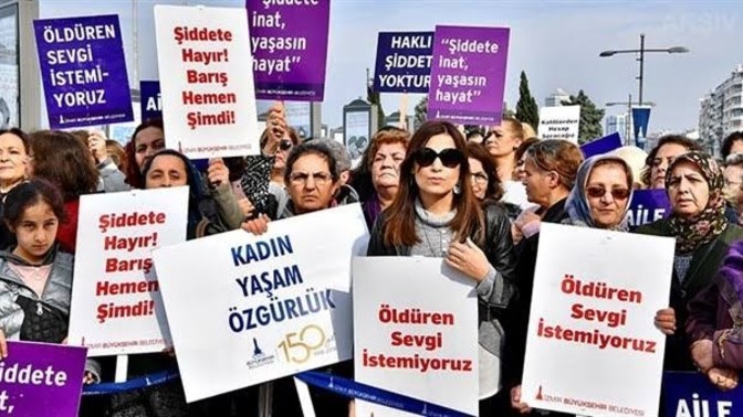 Türkiye'de kadınların toplum içinde yaşadığı en büyük sorun nedir?