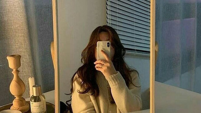 Aynada yüzünü telefonla kapatıp fotoğraf çekenler ergen midir yoksa normal mi?