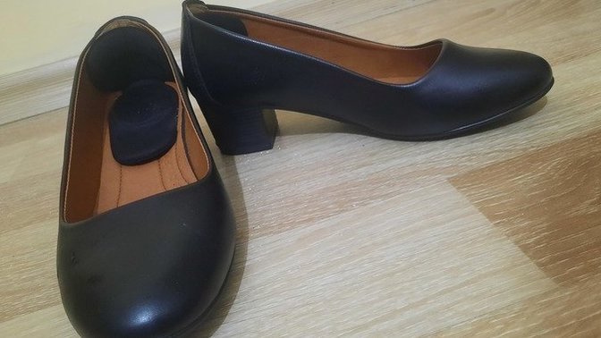 Lutfen bakar mısınız ayakkabi soracağım?