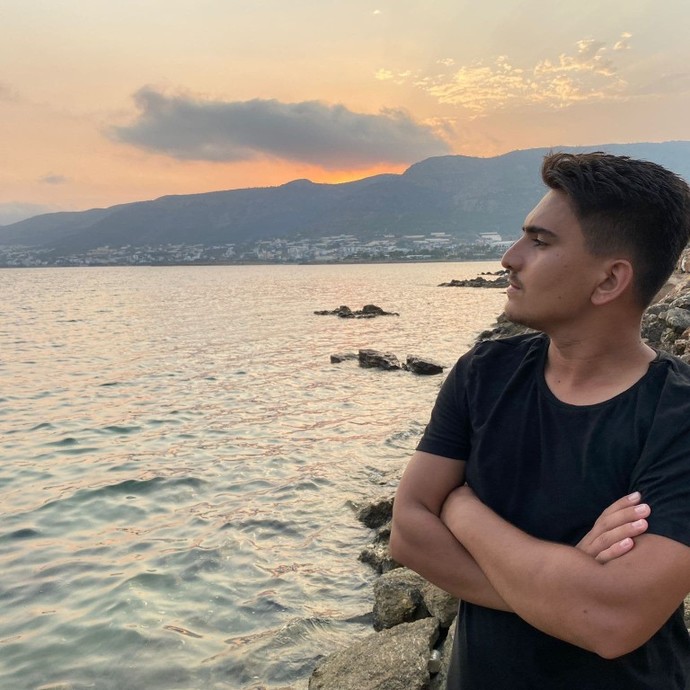 Selam arkadaşlar ben kendimi özgüvensiz hissediyorum Sanki çok çirkinmişim gibi nasıl aşabilirim bu durumu?