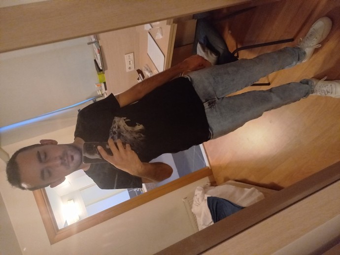 Sizce bu kombine hangi küpe daha çok yakışır?