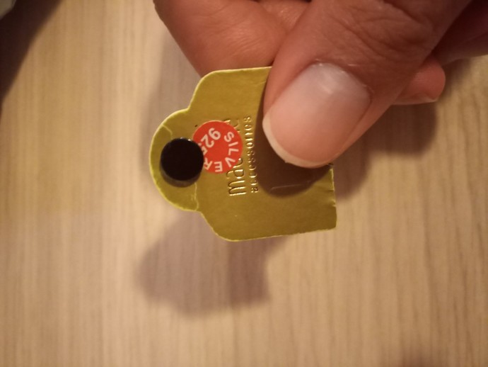 Sizce bu kombine hangi küpe daha çok yakışır?