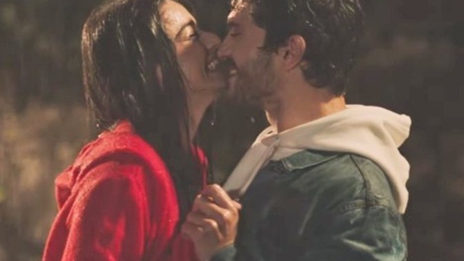 İnsan sevdiğini söylemeli mi yoksa içinde mi tutmalı?