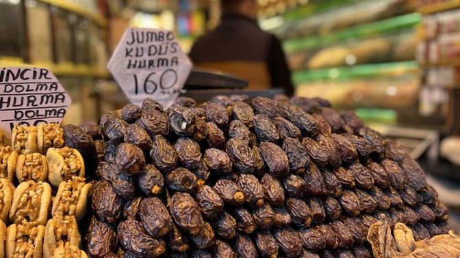 Hurma olmuş 160 TL, yine de alırız diyenler var mı🫘?
