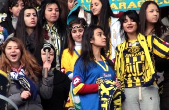 Güzel kızlar hangi takımı tutar?
